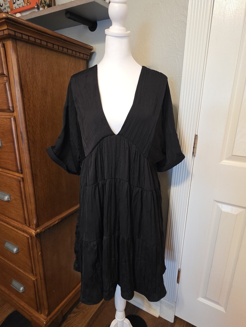 Wishlist Black V-Neck Tiered Short Sleeve Tunic Dress Size Small